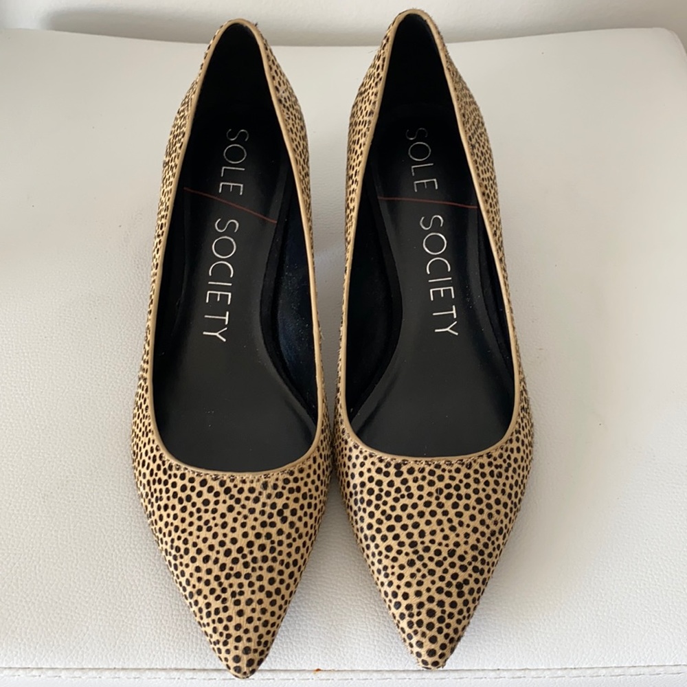 Fur, animal print, low-heel pump